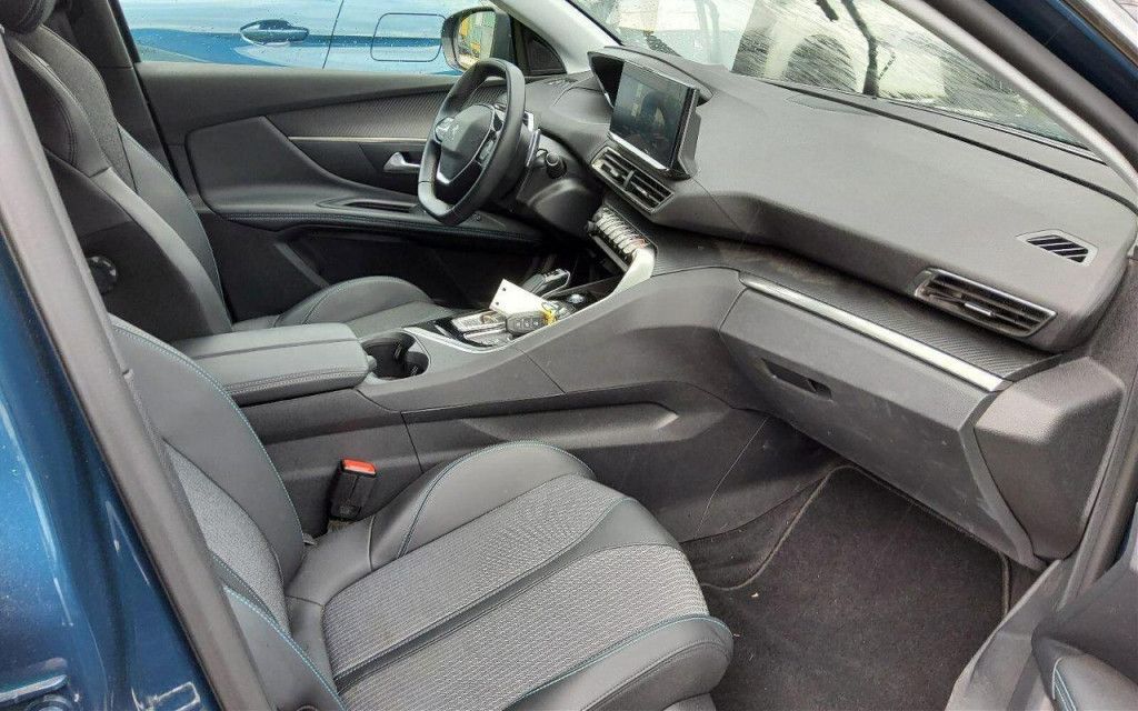 Peugeot 3008 PHEV 225 e- AT Allure LED Navi SHZ Kamera K