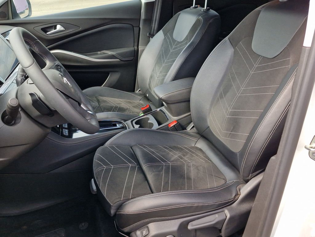 Opel Grandland 1.5 D Ultimate AT Navi Alcantara LED+