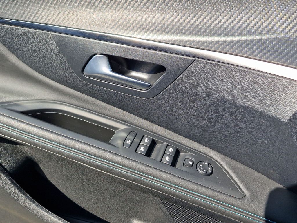 Peugeot 3008 Hybrid 145 e-DSC Allure LED Navi Kamera SHZ