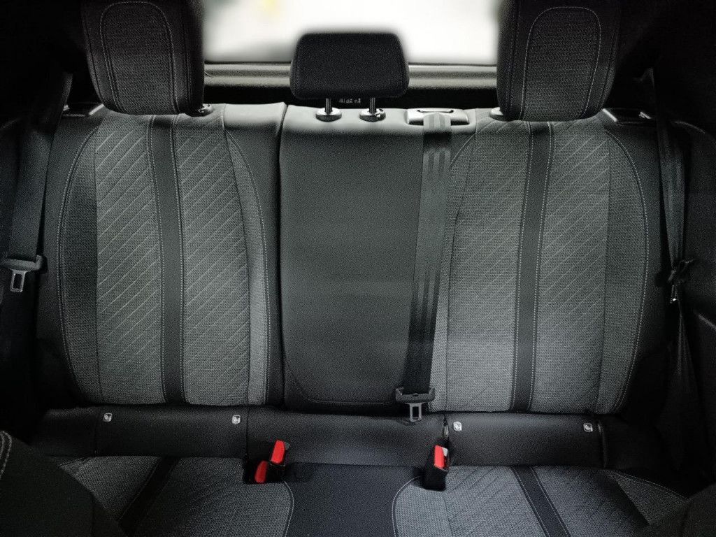 Peugeot 208 PureTech 100 Allure AT LED Kamera PDC CarPla