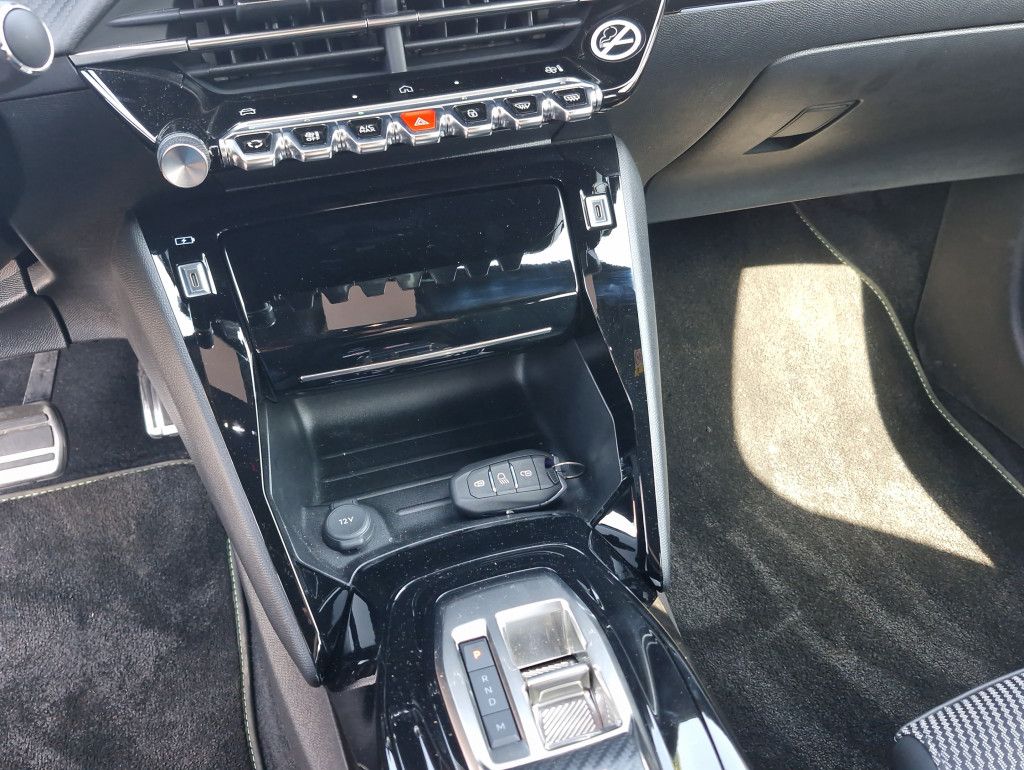 Peugeot 208 Hybrid 145 e-DSC GT AT Navi LED+ Kamera 360