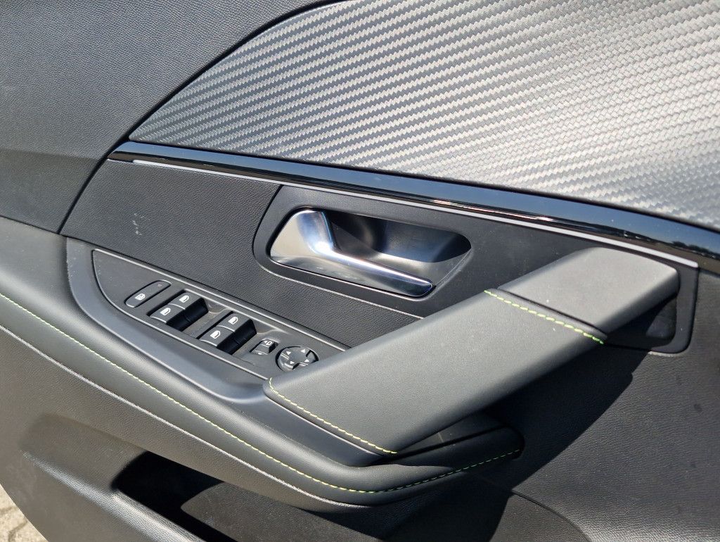 Peugeot 208 Hybrid 145 e-DSC GT AT Navi LED+ Kamera 360