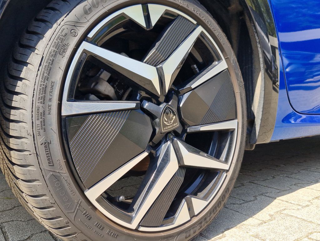 Peugeot 208 Hybrid 145 e-DSC GT AT Navi LED+ Kamera 360