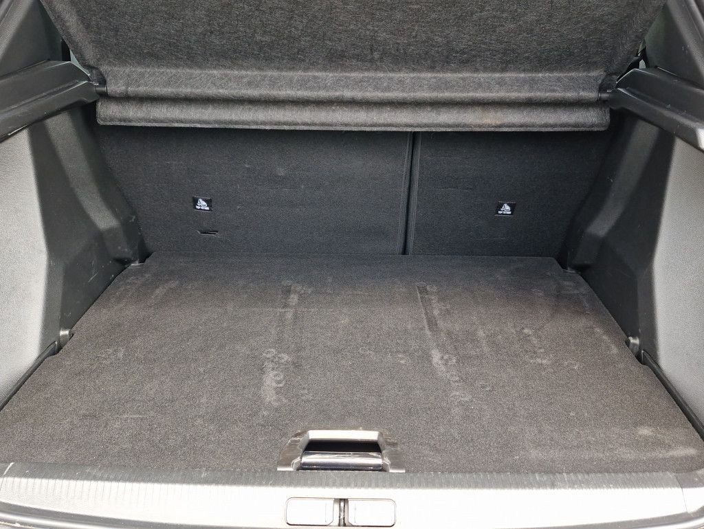 Peugeot 2008 PureTech 130 Allure AT LED Navi Kamera 360