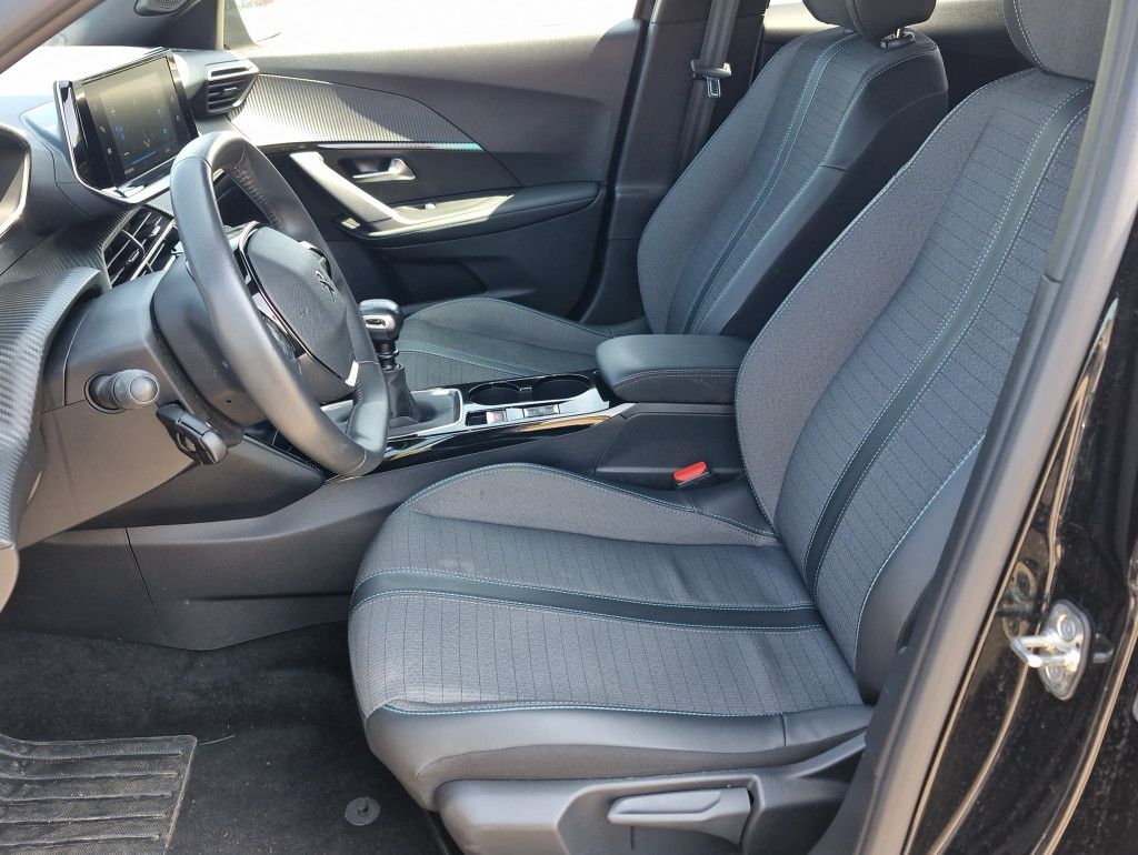 Peugeot 2008 PureTech 130 Allure LED Navi PDC Alu 17
