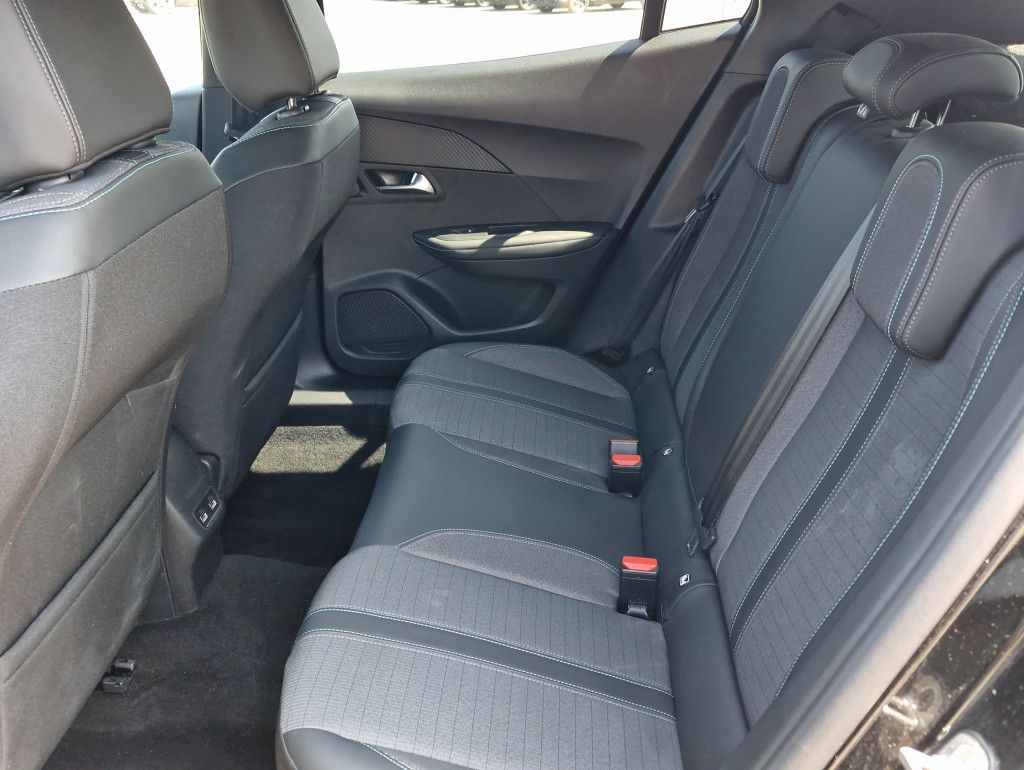 Peugeot 2008 PureTech 130 Allure LED Navi PDC Alu 17