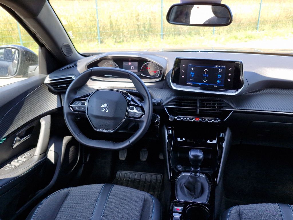 Peugeot 2008 PureTech 130 Allure LED Navi PDC Alu 17