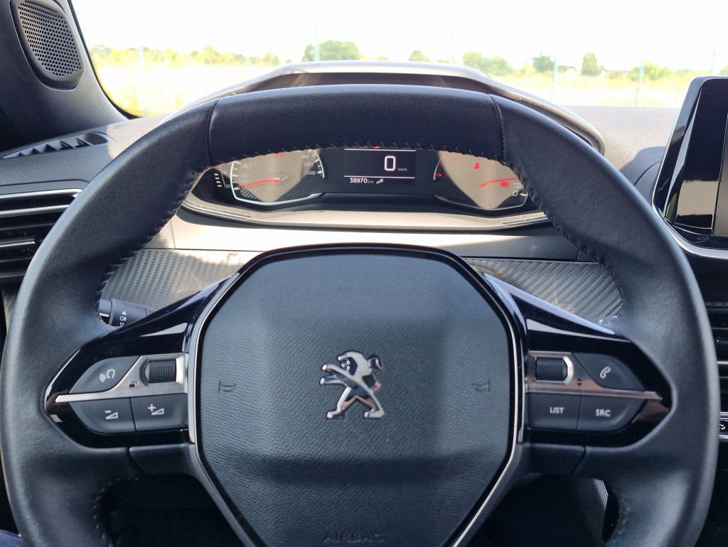Peugeot 2008 PureTech 130 Allure LED Navi PDC Alu 17