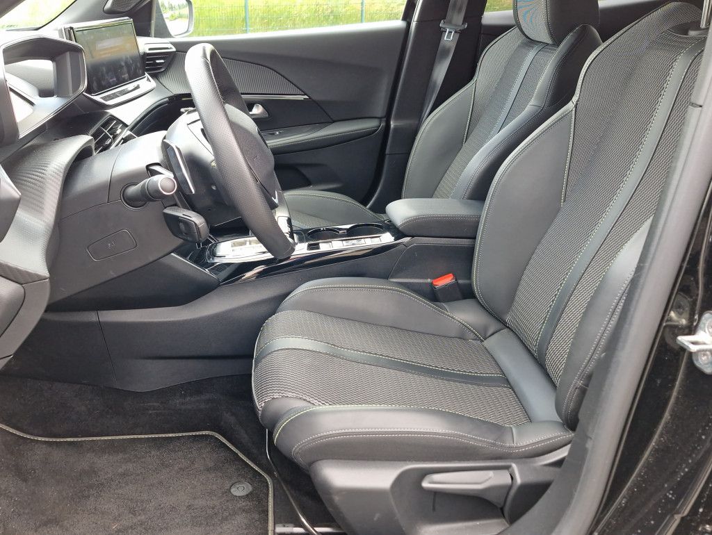 Peugeot 2008 PureTech 130 GT AT LED Navi Kamera360 PDC A