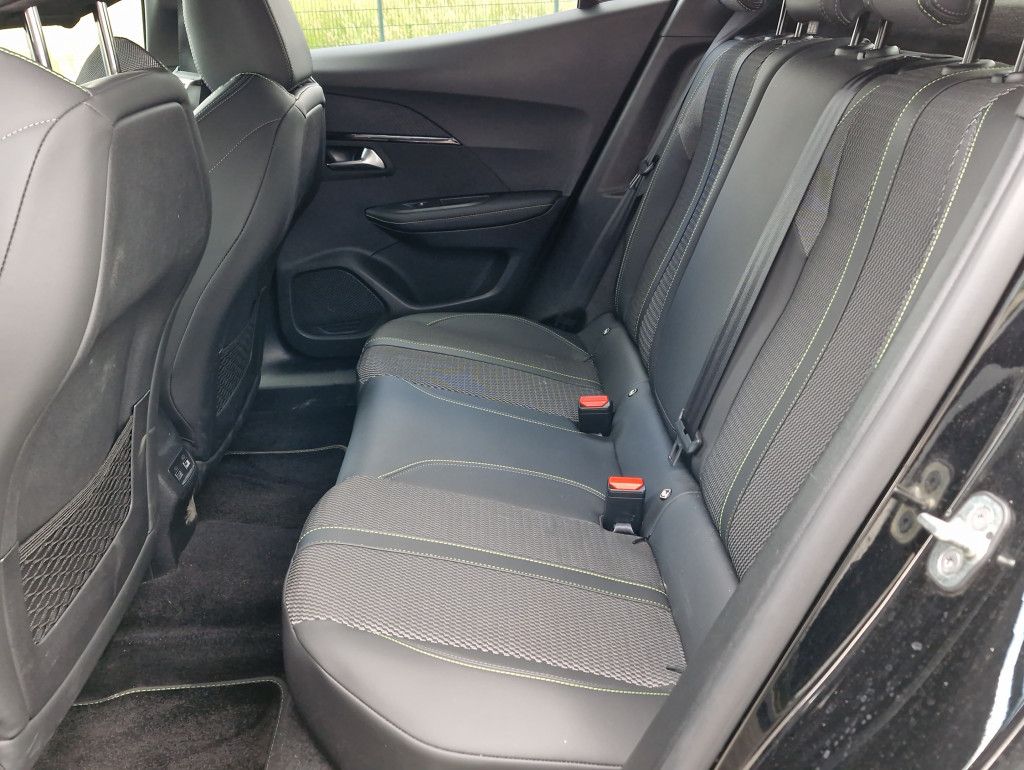 Peugeot 2008 PureTech 130 GT AT LED Navi Kamera360 PDC A