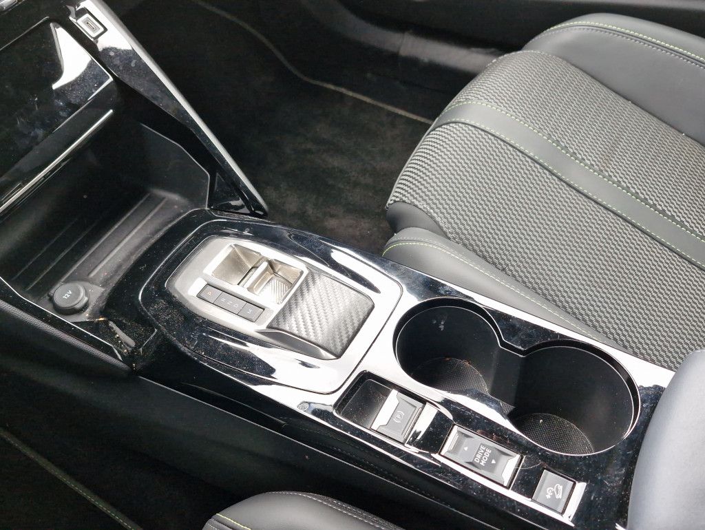 Peugeot 2008 PureTech 130 GT AT LED Navi Kamera360 PDC A