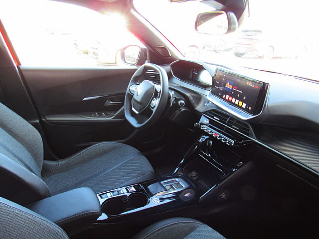 Peugeot 2008 Allure PureTech AT8 LED-Licht NAVI R-Kamera