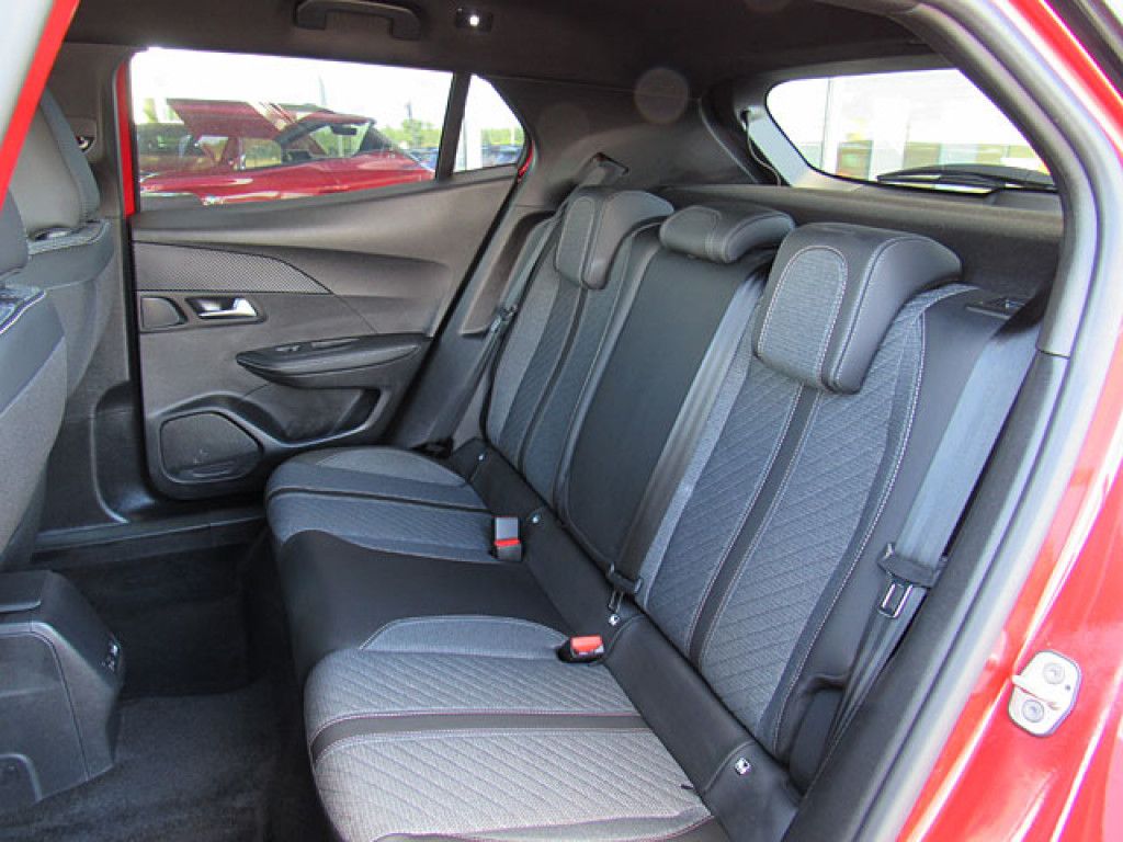 Peugeot 2008 Allure PureTech AT8 LED-Licht NAVI R-Kamera