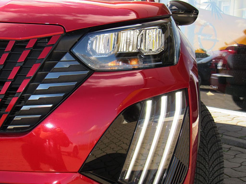 Peugeot 2008 Allure PureTech AT8 LED-Licht NAVI R-Kamera