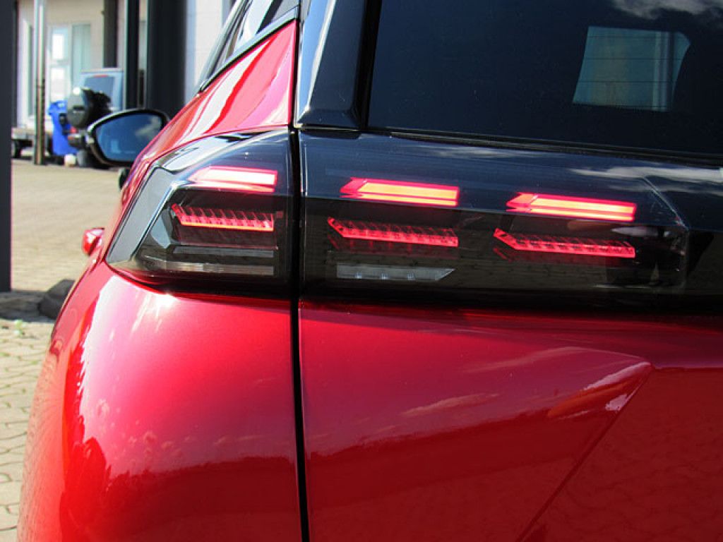 Peugeot 2008 Allure PureTech AT8 LED-Licht NAVI R-Kamera