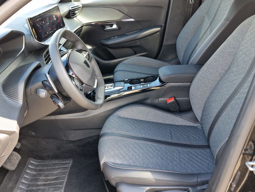 Peugeot 208 PureTech 100 Allure AT LED Kamera PDC CarPla