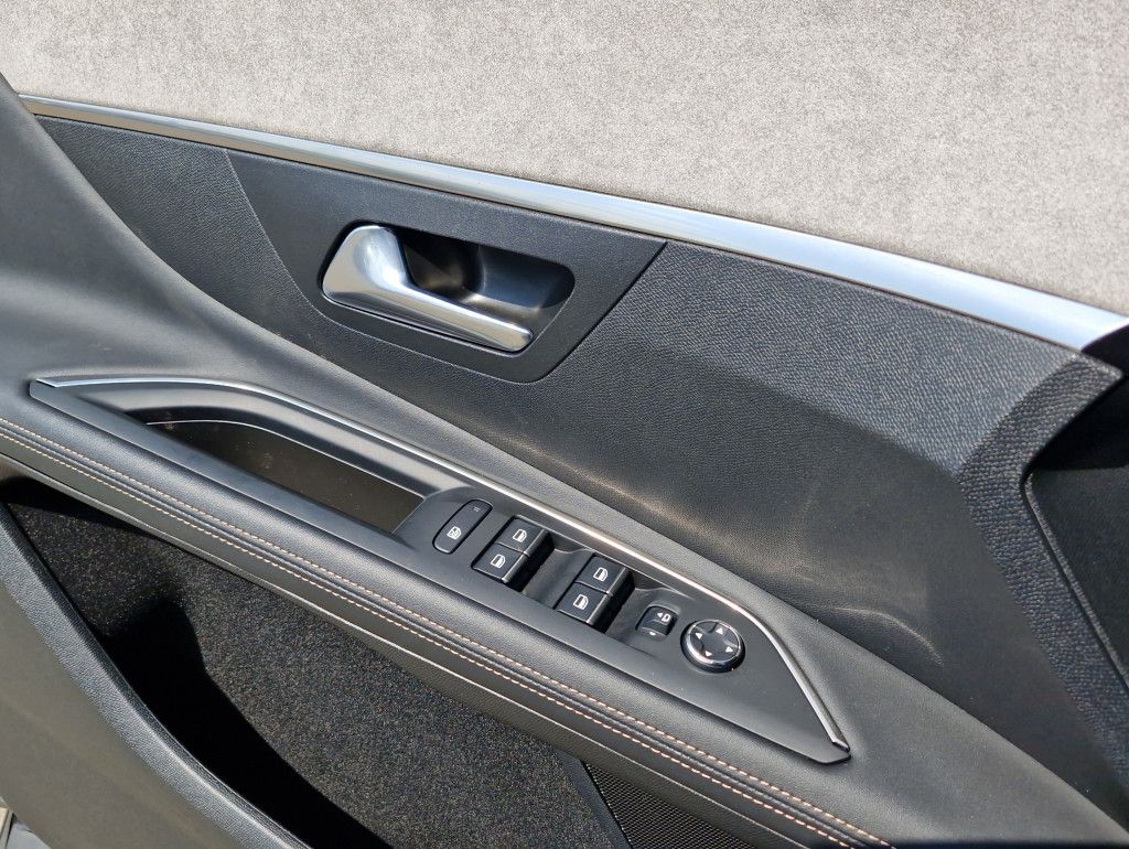 Peugeot 3008 PHEV 300 e-AT GT LED Navi Pano AHK Kamera S