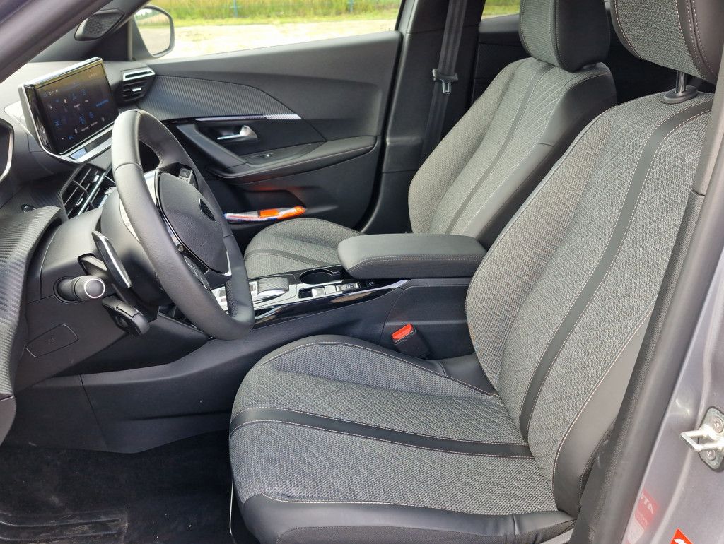 Peugeot 2008 PureTech 130 Allure AT LED Navi Kamera 360