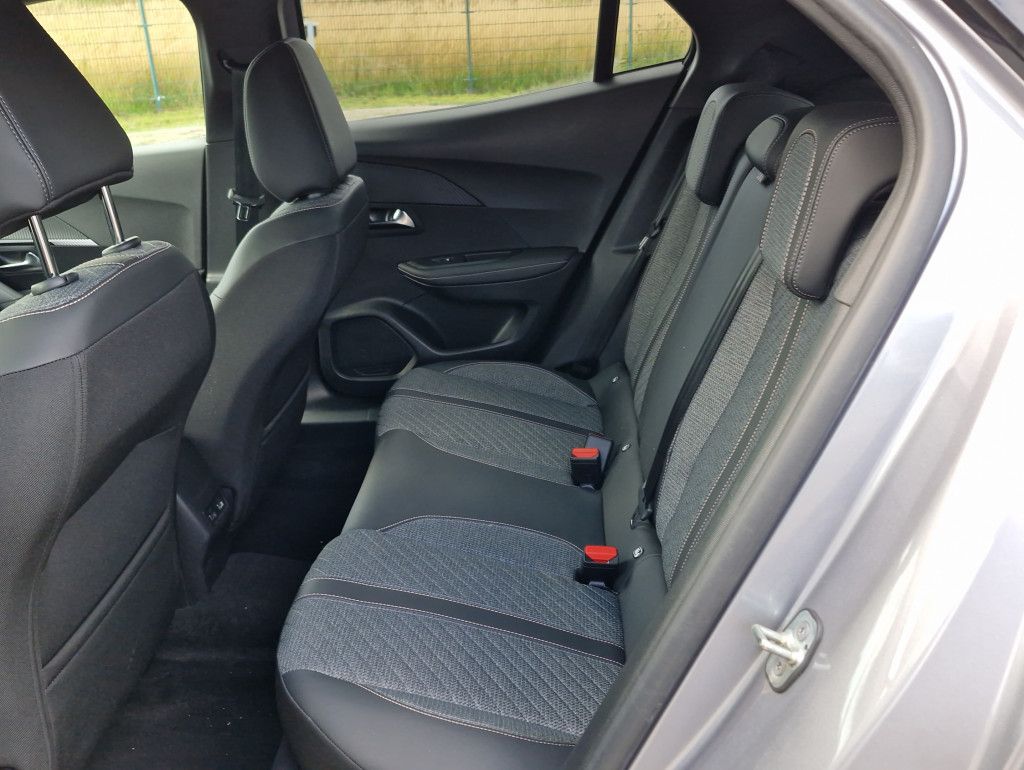 Peugeot 2008 PureTech 130 Allure AT LED Navi Kamera 360
