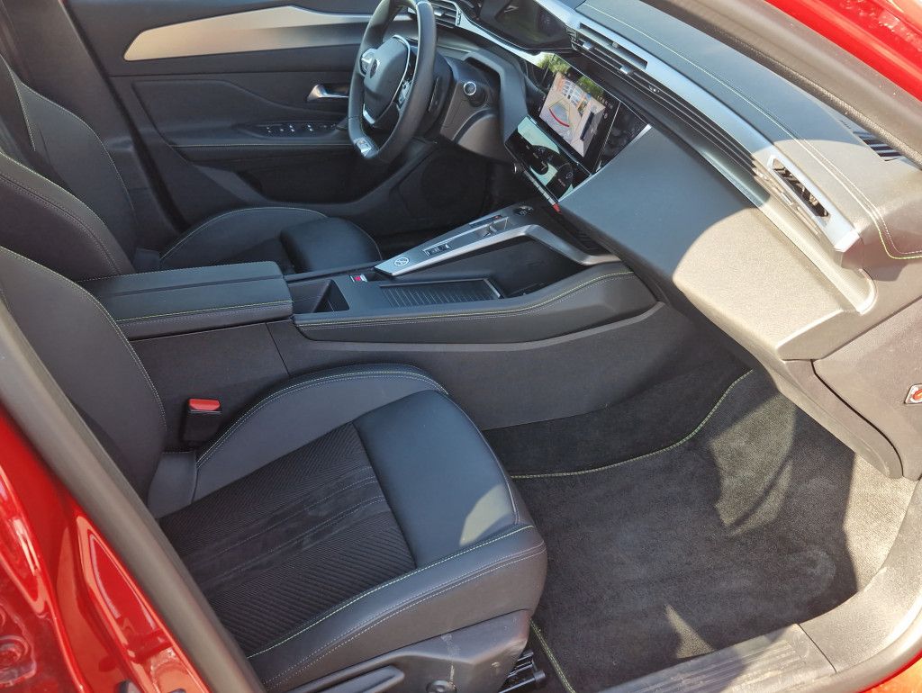 Peugeot 308 SW PureTech GT AT Matrix Navi Kamera360 SHZ