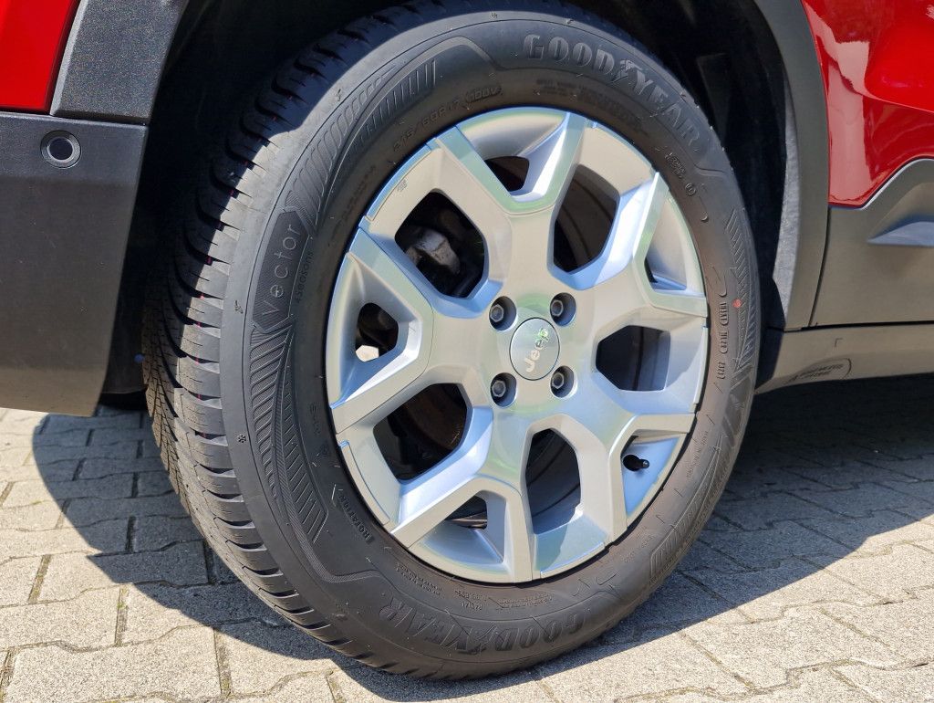 Jeep Avenger 1.2 GSE T3 Altitude LED PDC 360 SHZ Tote