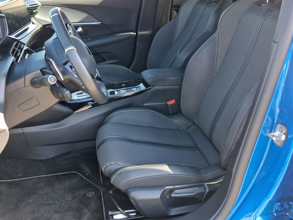 Peugeot 2008 Pure Tech 130 GT AT LED Navi Kamera PDC ACC