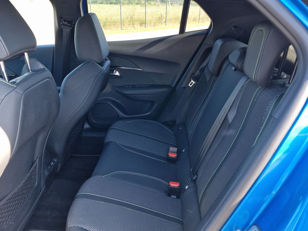 Peugeot 2008 Pure Tech 130 GT AT LED Navi Kamera PDC ACC