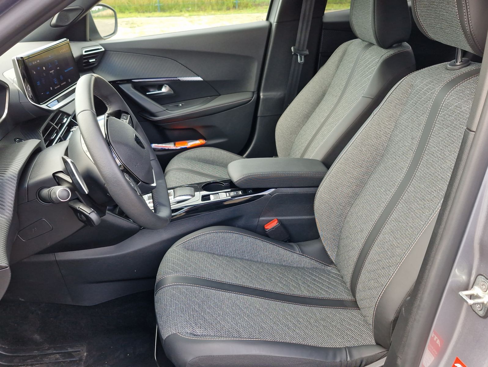 Peugeot 2008 PureTech 130 Allure AT LED Navi Kamera 360
