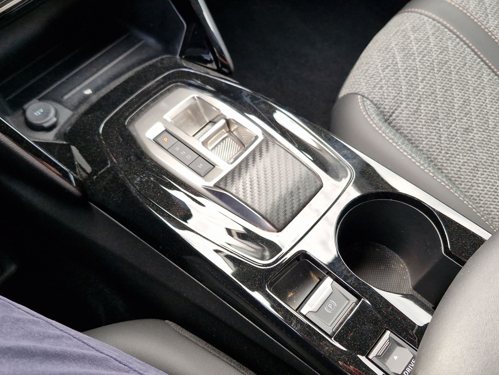 Peugeot 2008 PureTech 130 Allure AT LED Navi Kamera 360