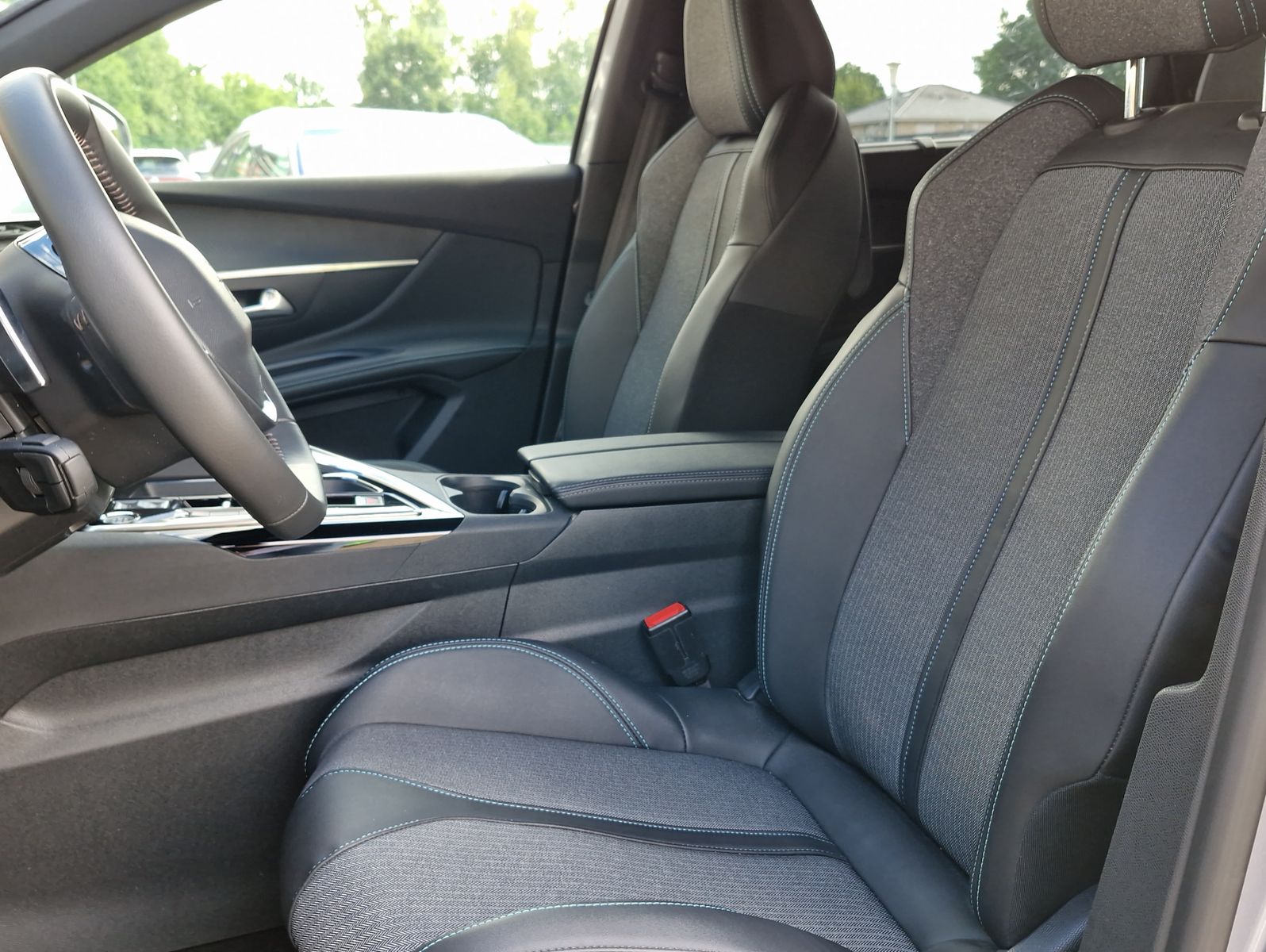 Peugeot 5008 Hybrid 145 e-DSC Allure Pack LED Navi Kamer