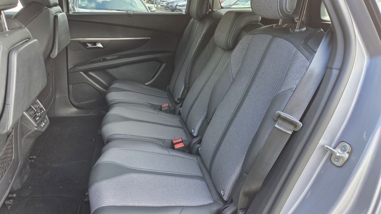 Peugeot 5008 Hybrid 145 e-DSC Allure Pack LED Navi Kamer