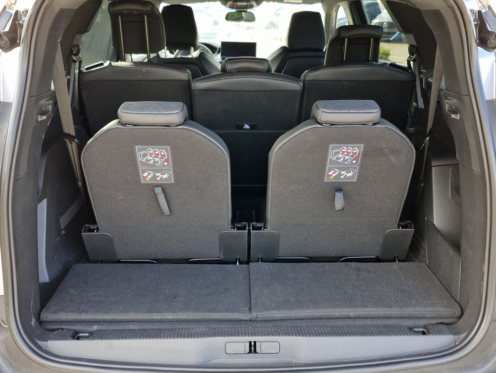 Peugeot 5008 Hybrid 145 e-DSC Allure Pack LED Navi Kamer