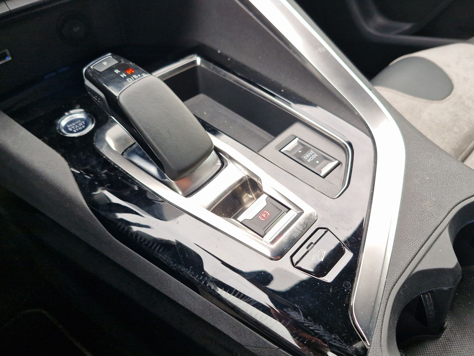 Peugeot 3008 PHEV 300 e-AT GT Pack LED Navi Pano Kamera3