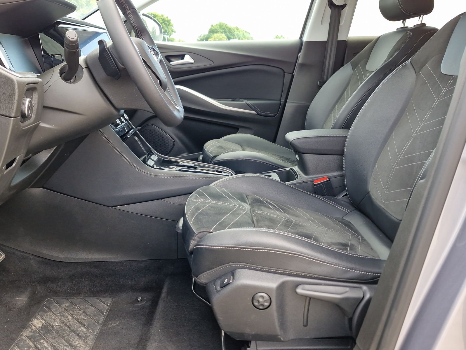 Opel Grandland 1.2 Turbo Ultimate AT Navi Alcantara L