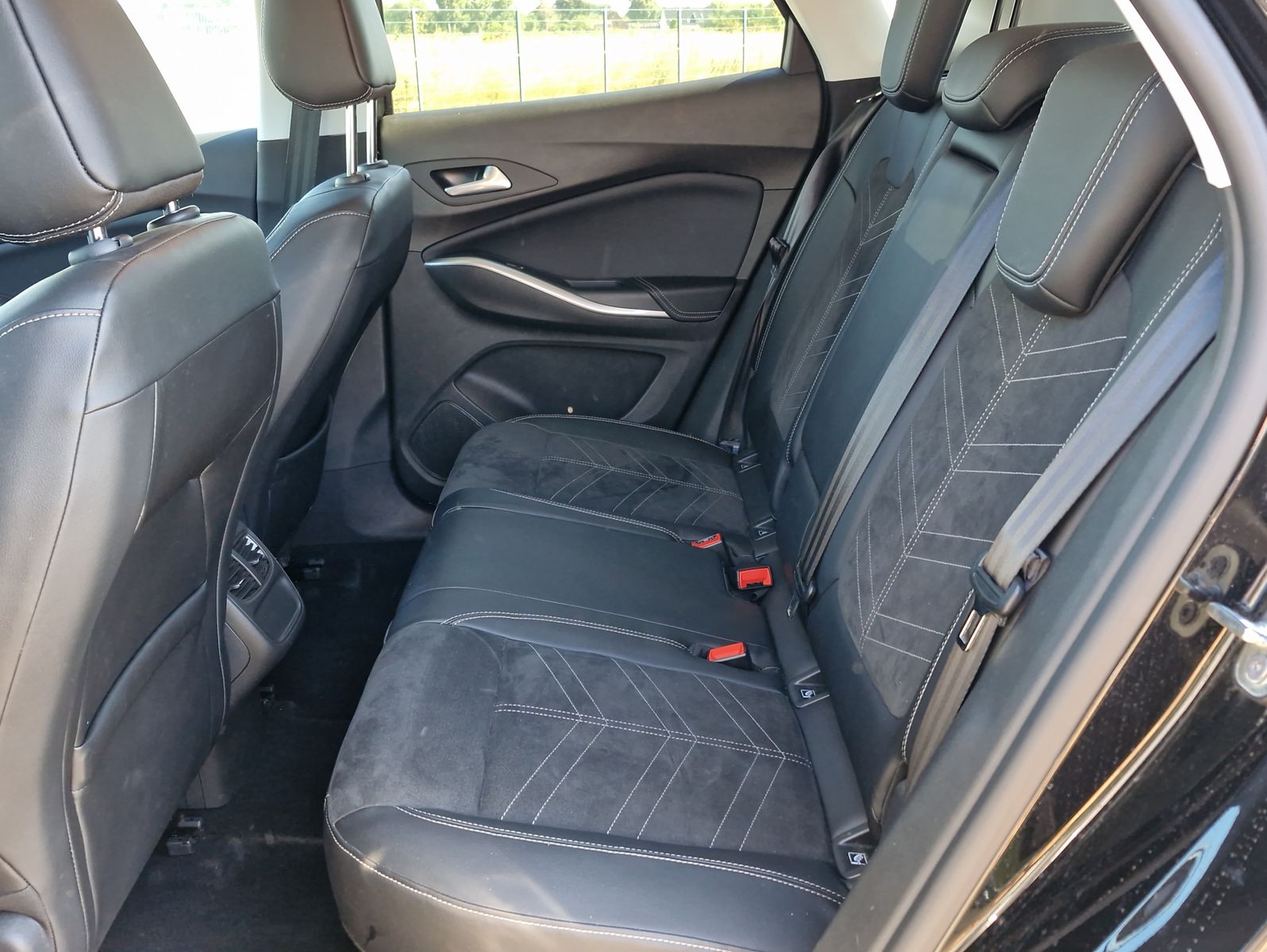 Opel Grandland 1.2 Turbo Ultimate AT Navi Alcantara M