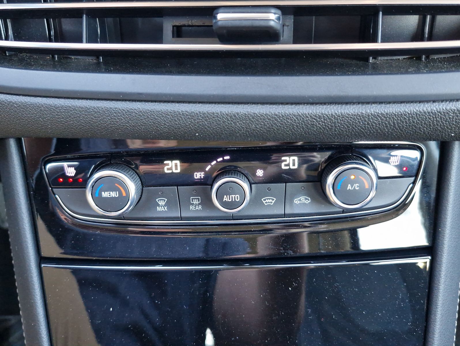 Opel Grandland 1.2 Turbo Ultimate AT Navi Alcantara M