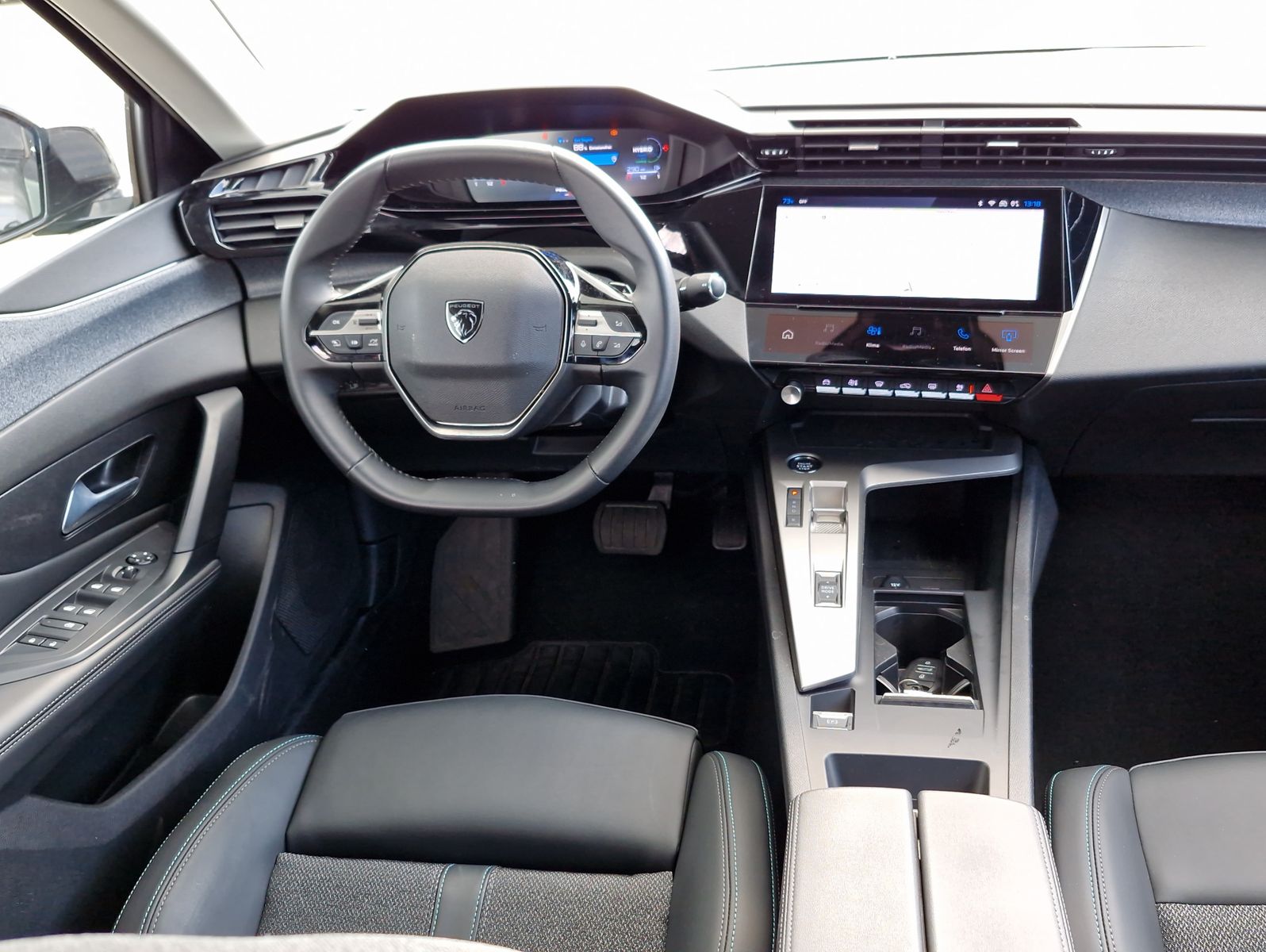 Peugeot 408 PHEV 225 Allure AT Navi LED Kamera 360 SHZ L