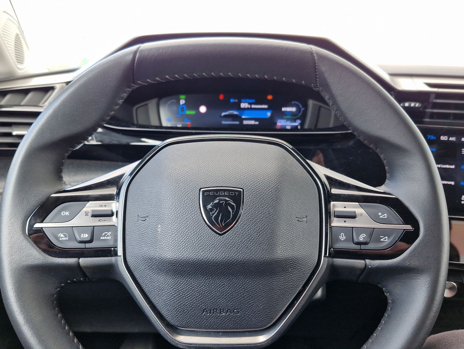Peugeot 408 PHEV 225 Allure AT Navi LED Kamera 360 SHZ L
